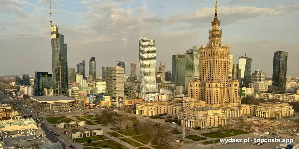 Panorama centrum Warszawy z Pałacem Kultury i Nauki i wieżowcami